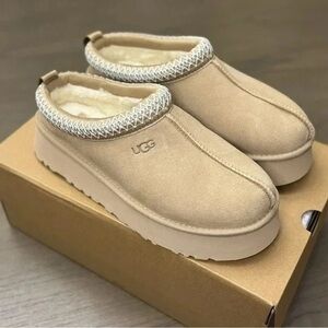 UGG Women's Tan Slippers